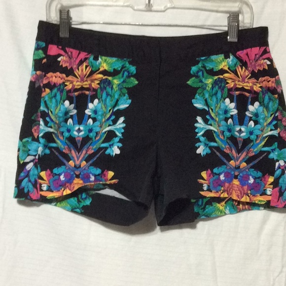 Nicole Miller Black Floral Tropical Print Shorts Sz 6 - Picture 1 of 5